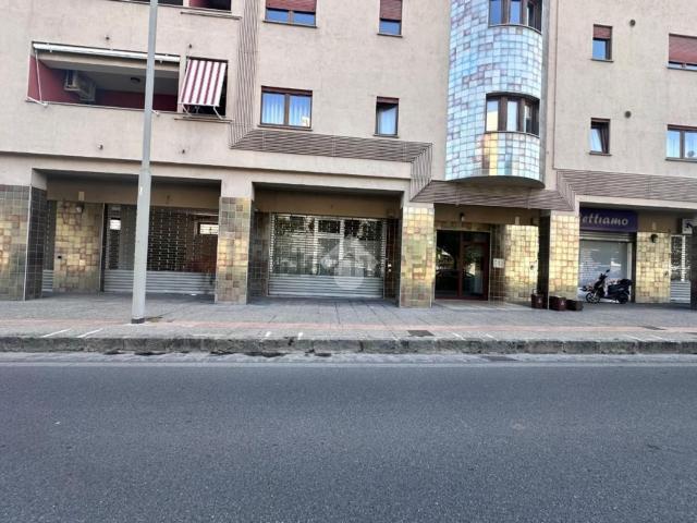 Locale in vendita di 60 m² in Viale Giacomo Mancini, 142