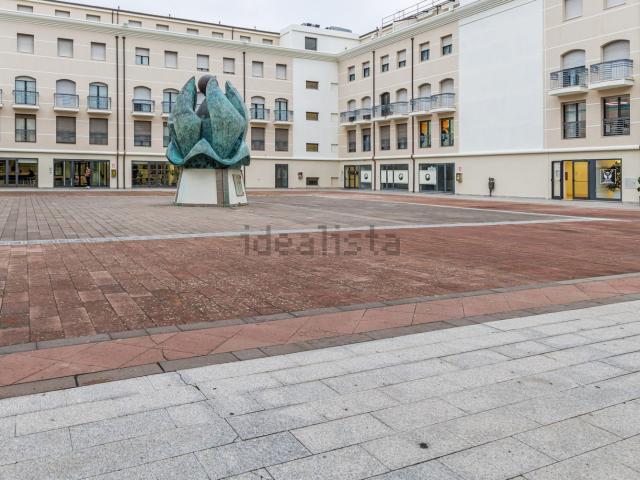 Locale in vendita di 610 m² in Via Michele Coppino, 2