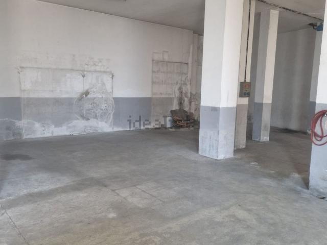 Locale in vendita di 610 m² in Via Virgilio Montini, 95