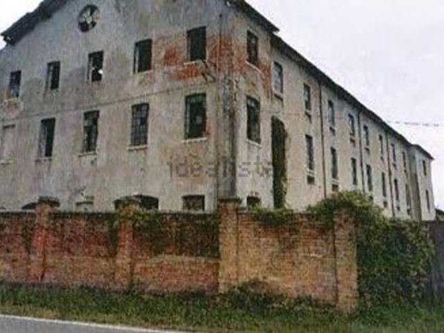 Locale in vendita di 6120 m² in Via Patrioti