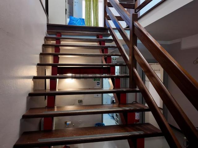 Locale in vendita di 614 m²