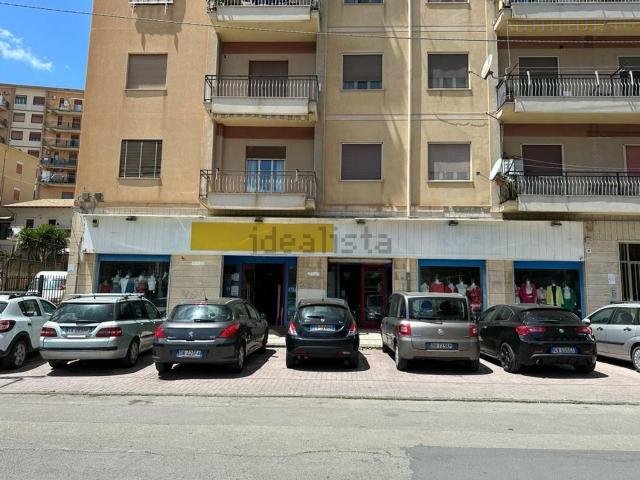 Locale in vendita di 614 m² in Via Alcide de Gasperi, 49