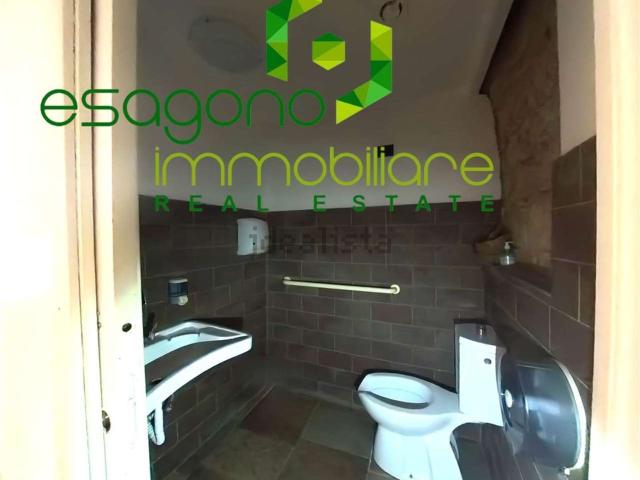 Locale in vendita di 61 m² in Via della Amalfitania
