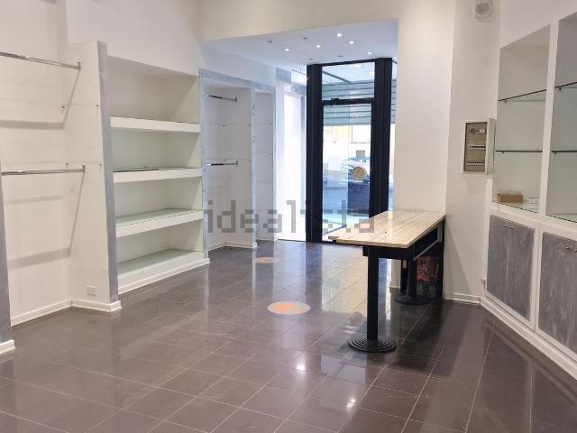 Locale in vendita di 61 m² in Via Eugenio Chiesa, 18