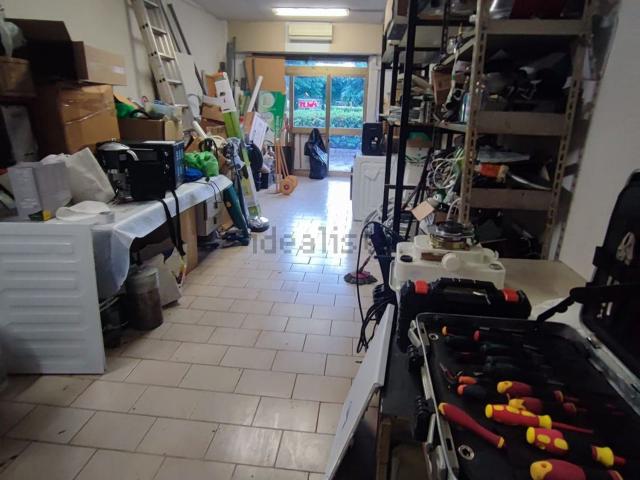 Locale in vendita di 61 m² in Via Francesco Merlini