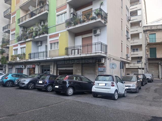Locale in vendita di 61 m² in Via Industriale, 162