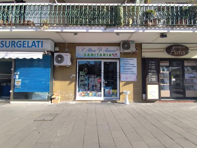 Locale in vendita di 61 m² in Via Martiri d&apos Ungheria