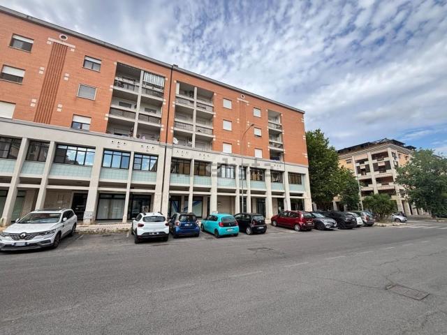 Locale in vendita di 61 m² in Via Oslavia, 62