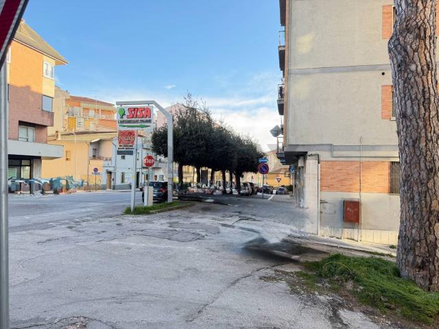Locale in vendita di 61 m² in Viale XXIV Maggio, 84