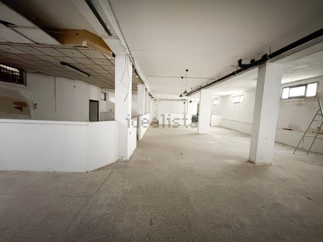Locale in vendita di 624 m² in Corso Alcide de Gasperi, 373