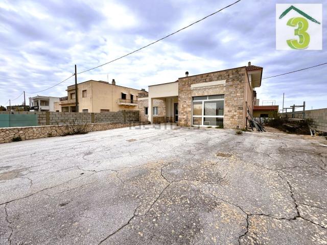 Locale in vendita di 625 m² in Strada Statale 275