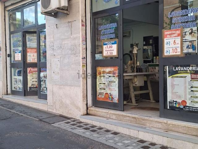Locale in vendita di 62 m² in Via Alatri