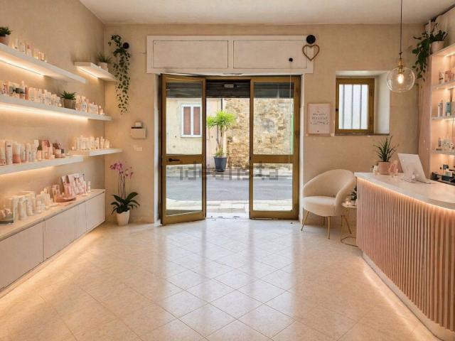 Locale in vendita di 62 m² in Via Armando Diaz