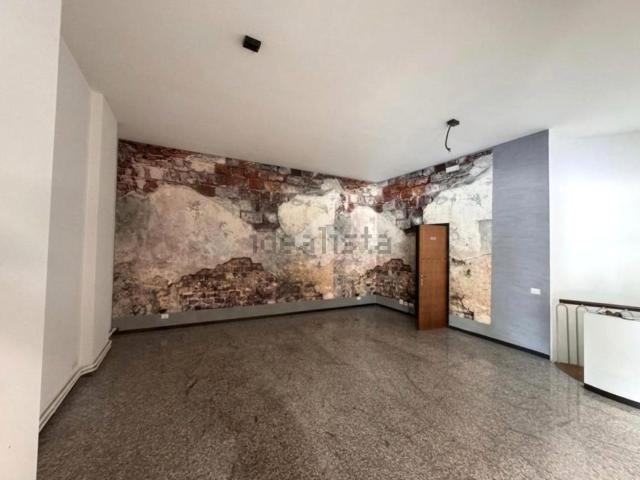 Locale in vendita di 62 m² in Via Carducci, 15