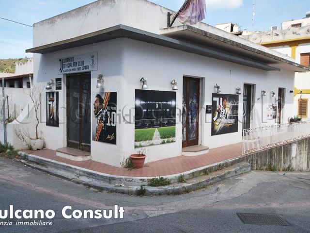 Locale in vendita di 62 m² in Via Cesare Battisti, 161
