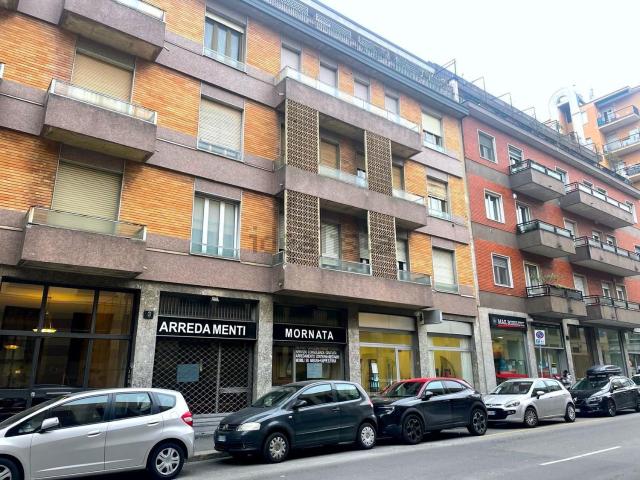 Locale in vendita di 65 m² in Via Costanza