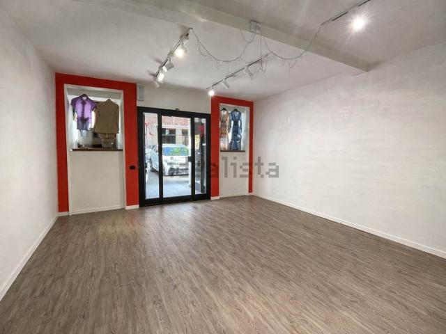 Locale in vendita di 62 m² in Via della Valverde, 58