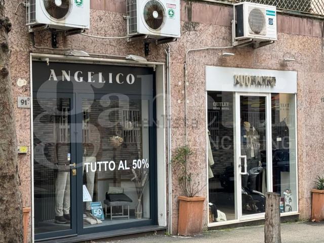 Locale in vendita di 62 m² in Via Domenico Cimarosa, 91