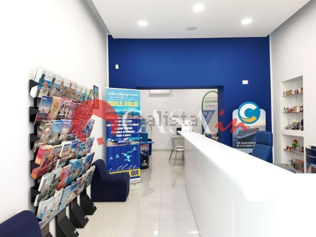 Locale in vendita di 62 m² in Via G. Medici, 66