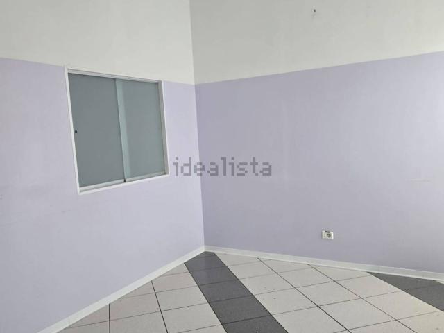 Locale in vendita di 62 m² in Via Ginocchi