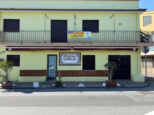 Locale in vendita di 62 m² in Via Lago Grande
