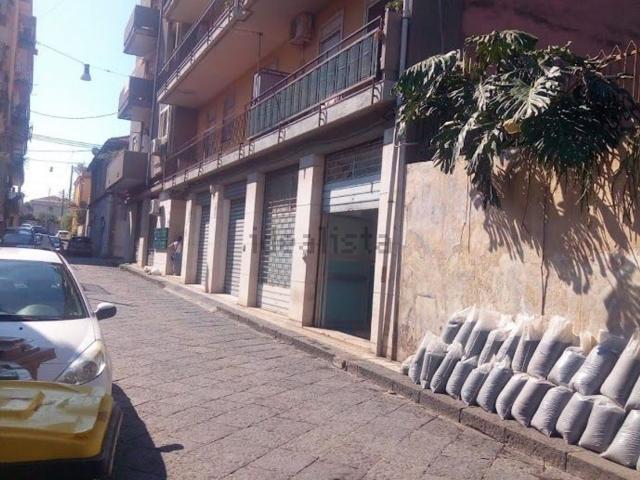 Locale in vendita di 62 m² in Via Piave, 37