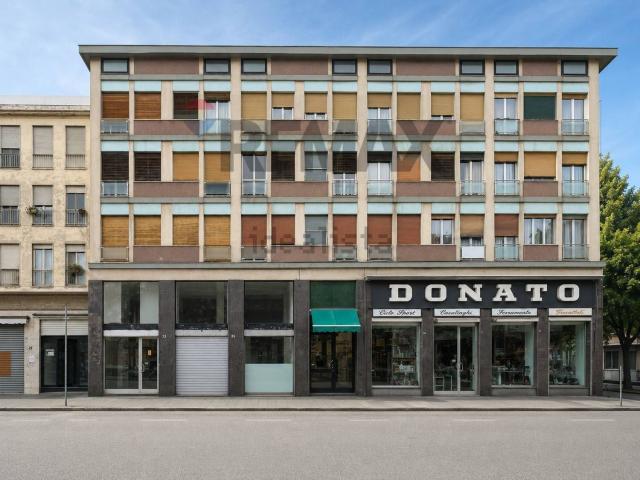 Locale in vendita di 62 m² in Via Quattromani Sertorio, 39