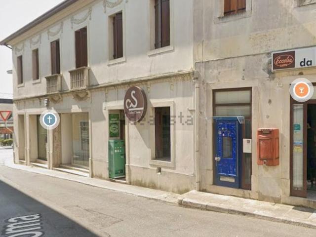 Locale in vendita di 62 m² in Via Roma, 5