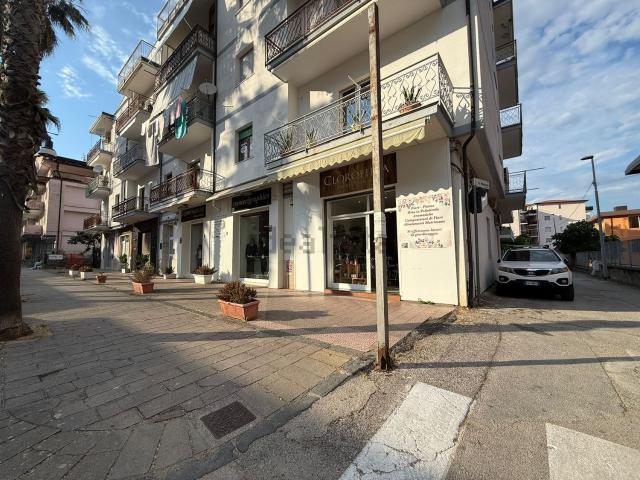 Locale in vendita di 62 m² in Via San Pio X