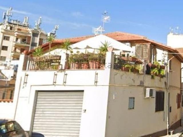 Locale in vendita di 62 m² in Viale Italia, 31
