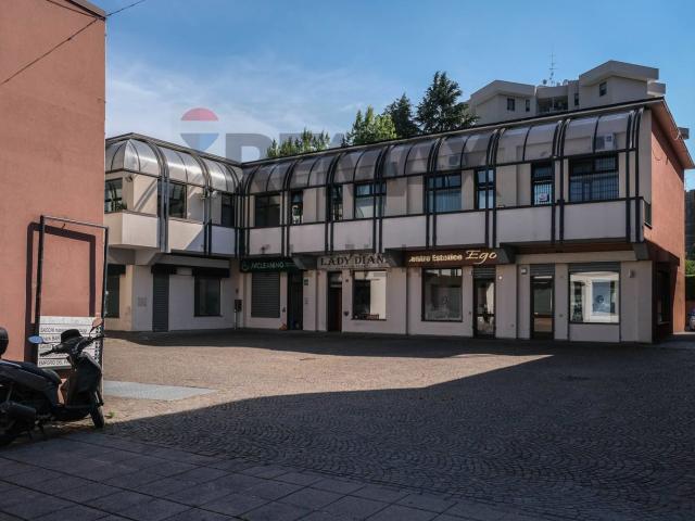 Locale in vendita di 67 m² in Via Angelo Moro, 65