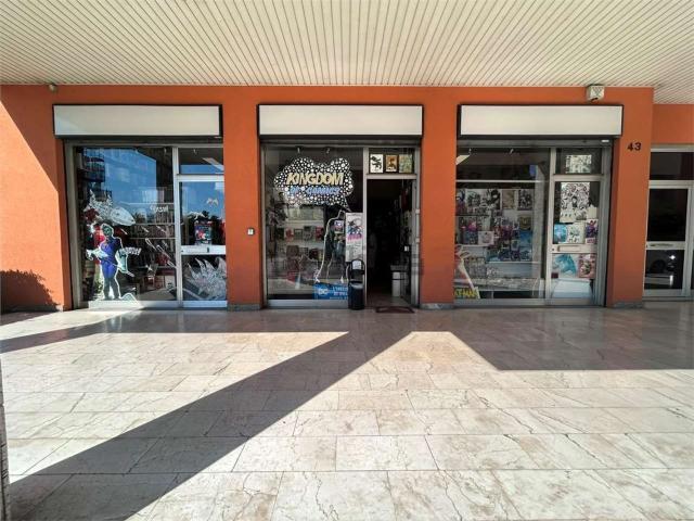 Locale in vendita di 67 m² in Via J. F. Kennedy, 43