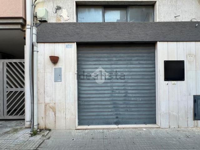 Locale in vendita di 67 m² in Via Mecenate, 172
