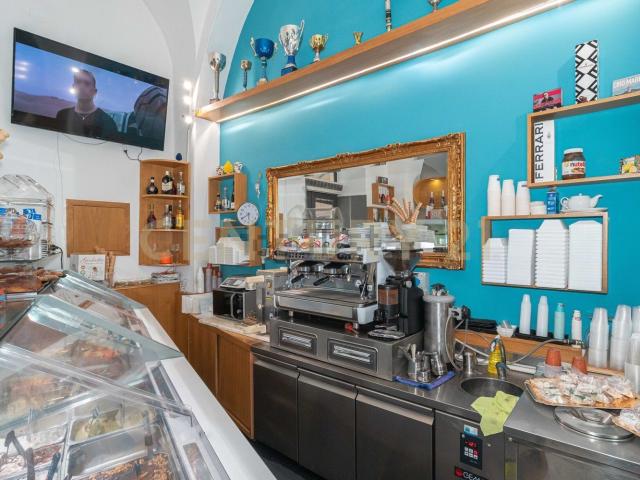 Locale in vendita di 67 m² in Via Plebiscito, 184
