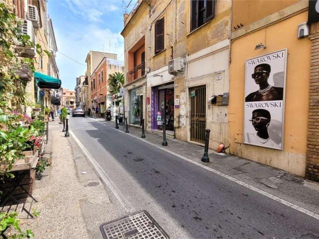 Locale in vendita di 67 m² in Via Romana, 12