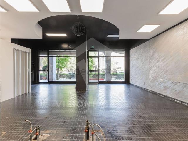 Locale in vendita di 67 m² in Via Salvatore Quasimodo, 2