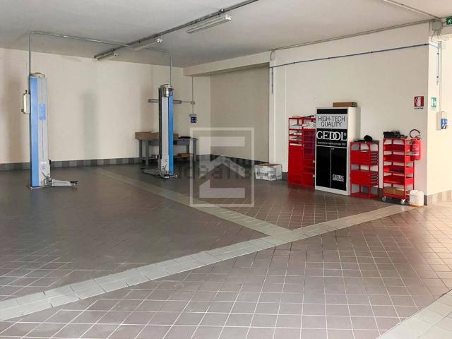 Locale in vendita di 640 m² in Via Scipio Slataper, 5