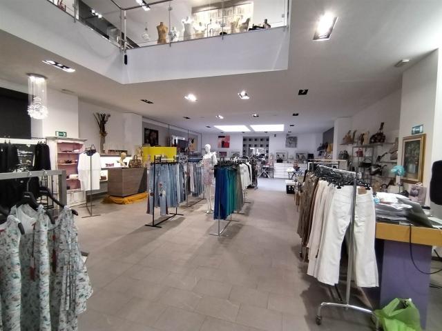 Locale in vendita di 647 m²
