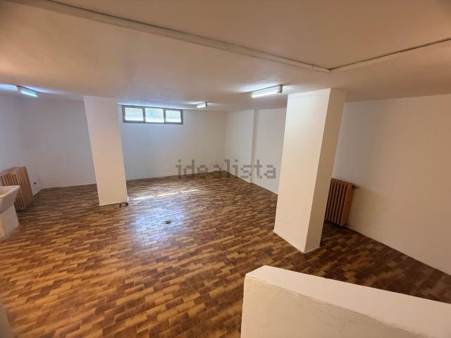 Locale in vendita di 64 m² in Via XXV Aprile, 11