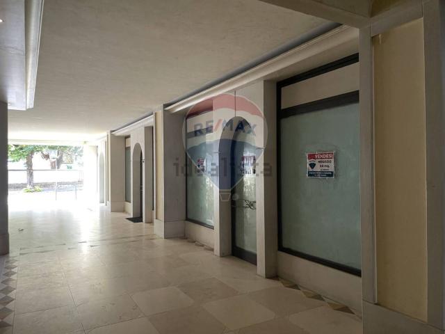 Locale in vendita di 64 m² in Via Cavour