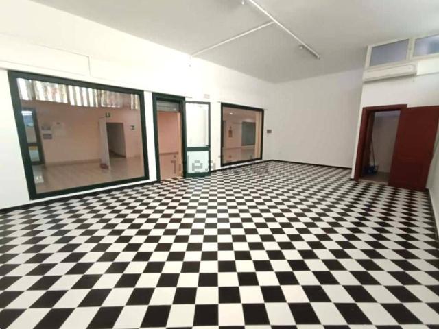Locale in vendita di 64 m² in Via Kennedy