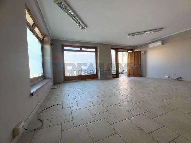 Locale in vendita di 64 m² in Via Papa Giovanni XXIII, 60