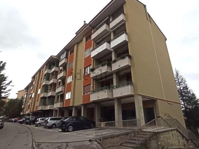 Locale in vendita di 64 m² in Via Pienza, 116