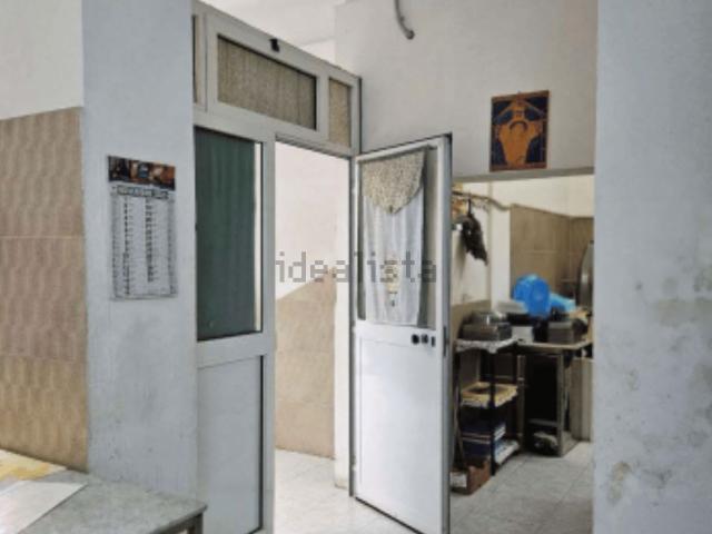 Locale in vendita di 64 m² in Via Raimondello Orsini, 14