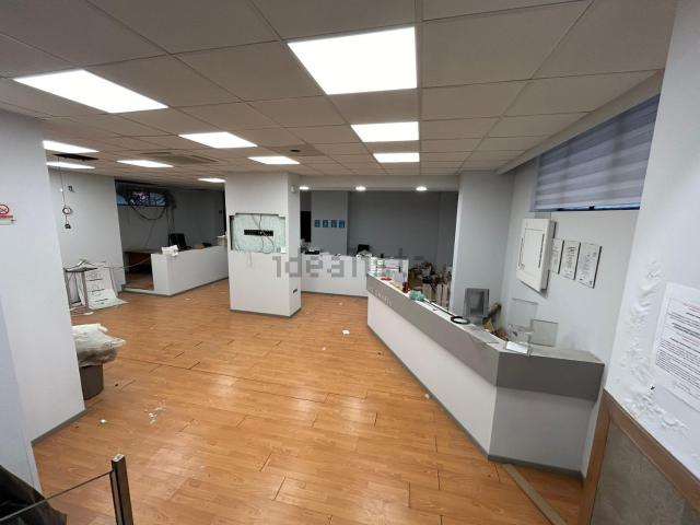 Locale in vendita di 650 m² in Via Prato