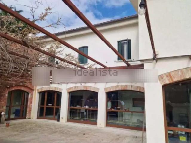 Locale in vendita di 651 m² in Via Muson