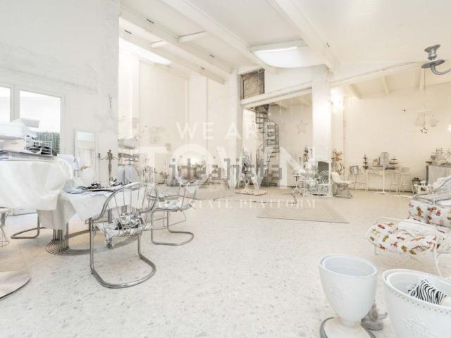 Locale in vendita di 658 m² in Corso Ventidue Marzo, 39