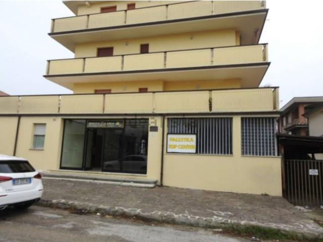 Locale in vendita di 659 m² in Via Giuseppe di Vittorio, 12