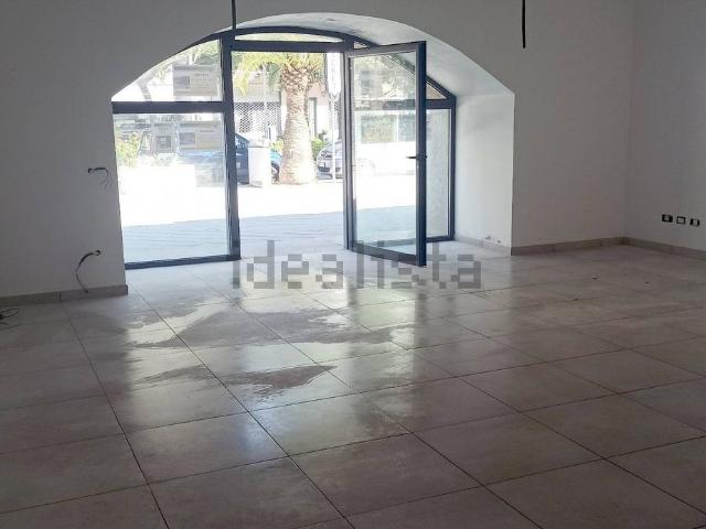 Locale in vendita di 65 m² in Corso Libero Longhi, 27