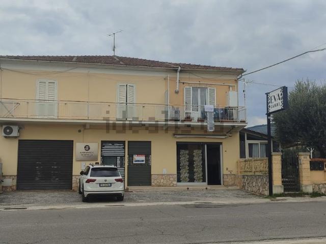 Locale in vendita di 65 m² in Strada Provinciale Tecchiena, 16